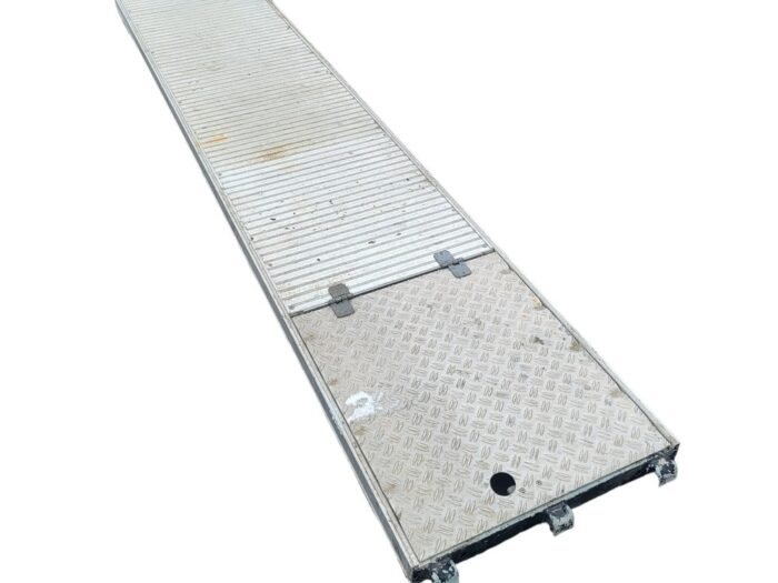 Alu-Durchstieg mit Alu-Belag L307 B61 Layher