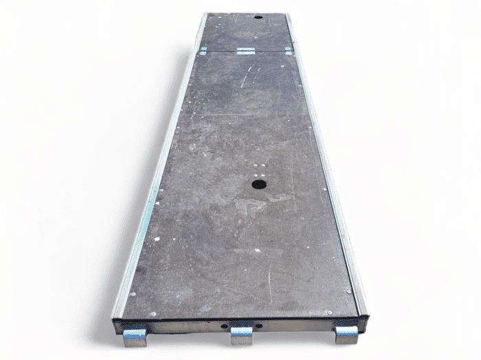 Robust-Durchstieg mit Leiter L257 x B61 Layher
