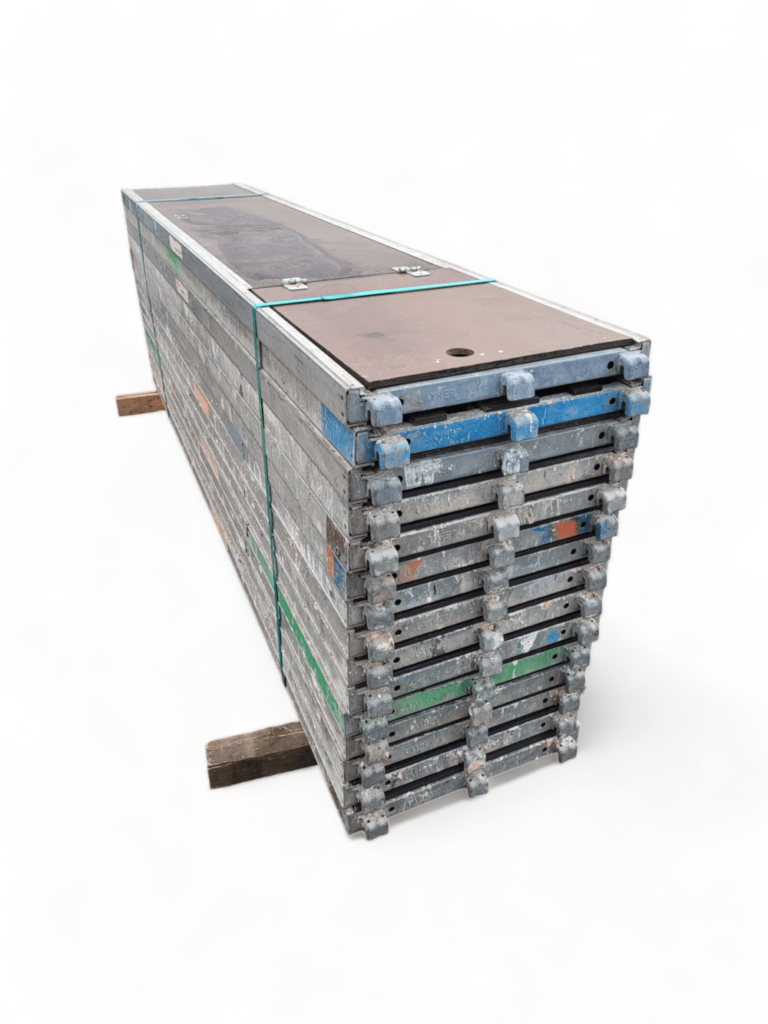 Robust-Durchstieg mit Leiter L307 x B61 Layher
