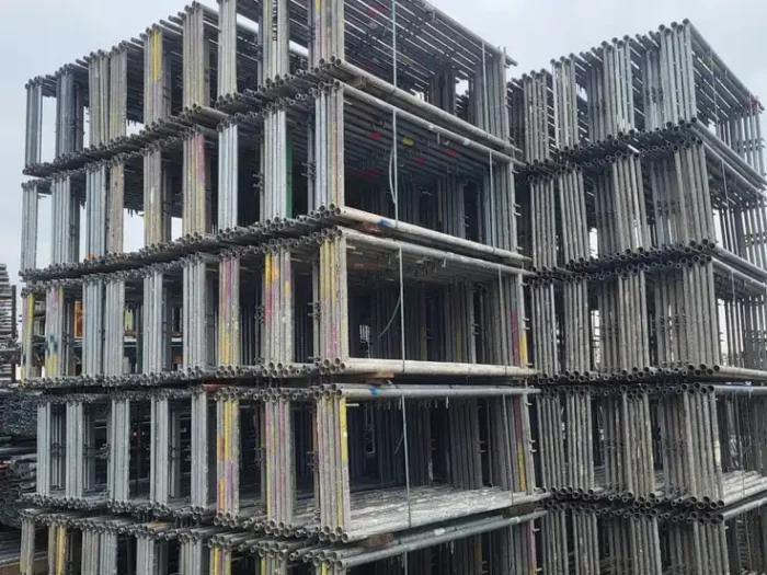 496m² Plettac Fassadengerüst mit Holzböden
