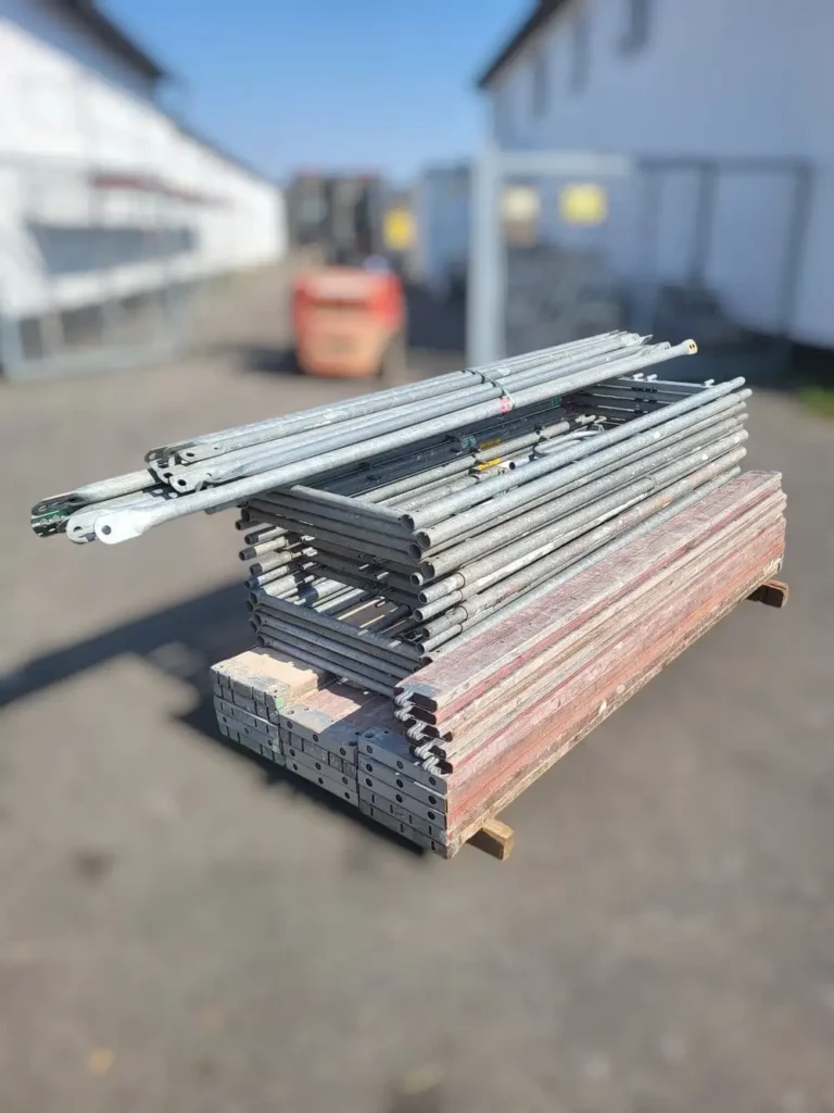 41qm Fassadengerüst Plettac mit Holzböden