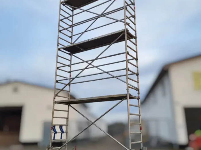 Rollgerüst Fahrgerüst Aluminium Arbeitshöhe 8,35m Layher