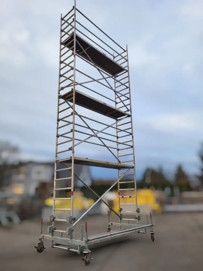Rollgerüst Fahrgerüst Aluminium Arbeitshöhe 8,35m Layher
