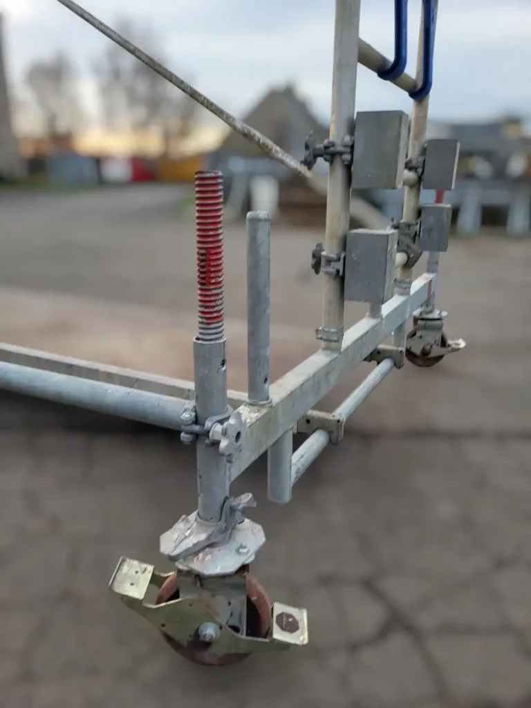 Rollgerüst Fahrgerüst Aluminium Arbeitshöhe 8,35m Layher