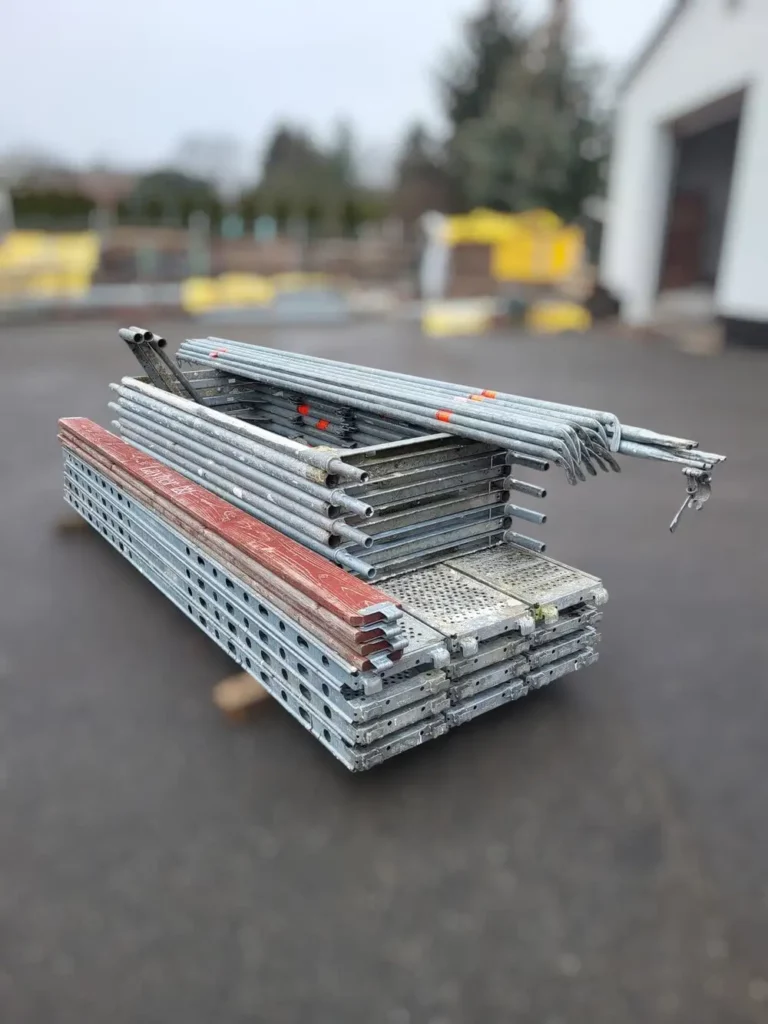 51.58qm Layher Gerüst mit Stahlböden gebraucht