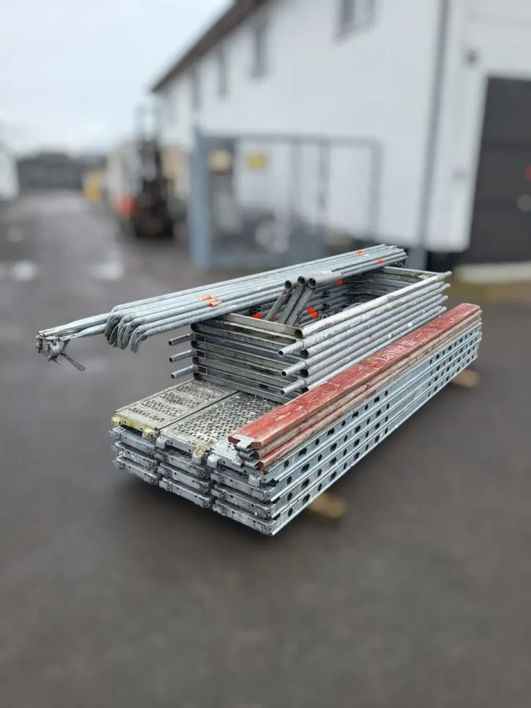 51.58qm Layher Gerüst mit Stahlböden gebraucht